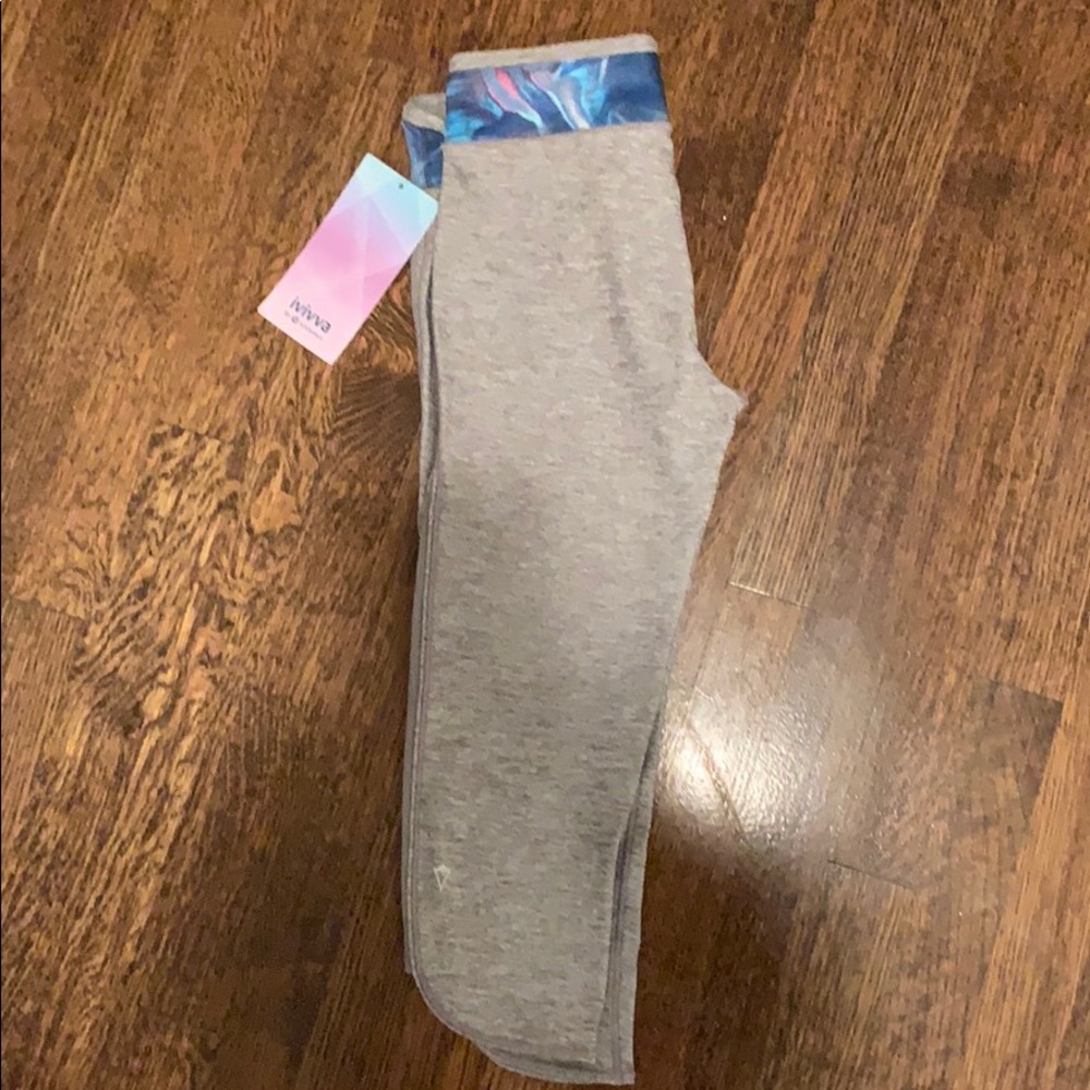 Ivivva size 14 grey Find your Grace Crop eggings